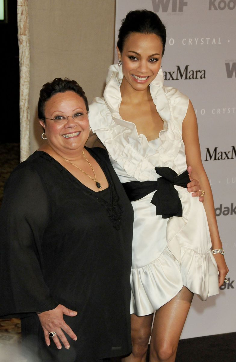 Zoe Saldana with her mother 