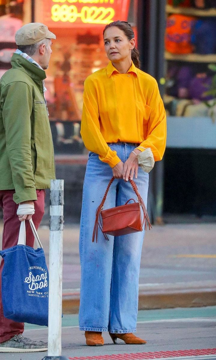 Katie Holmes flashes a big smile while taking a stroll in New York City