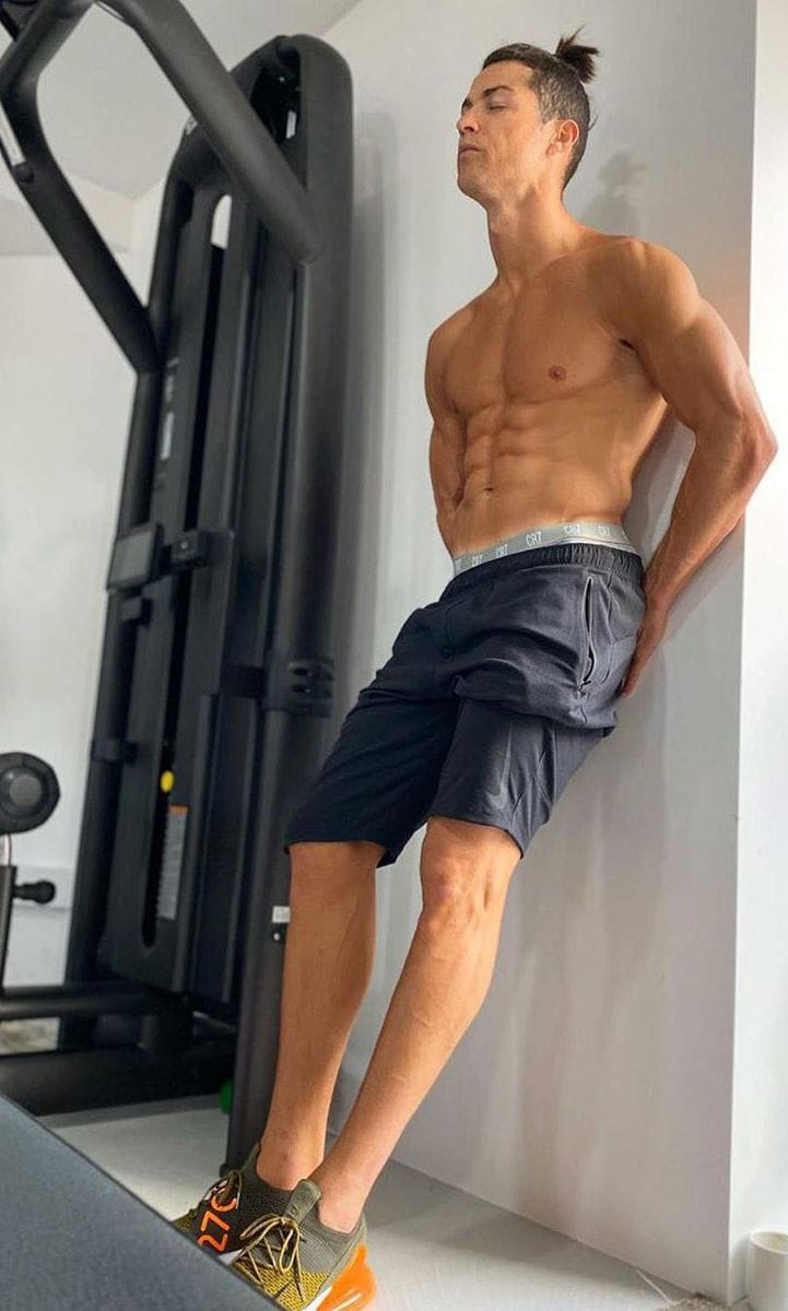 cristiano ronaldo shirtless