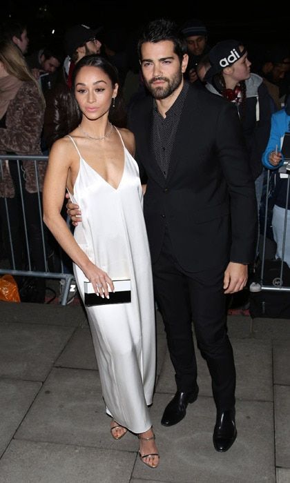 Hot couple alert! Cara Santana and Jesse Metcalfe looked sartorially in-tune as they arrived for the show.
<br>
Photo: Getty Images