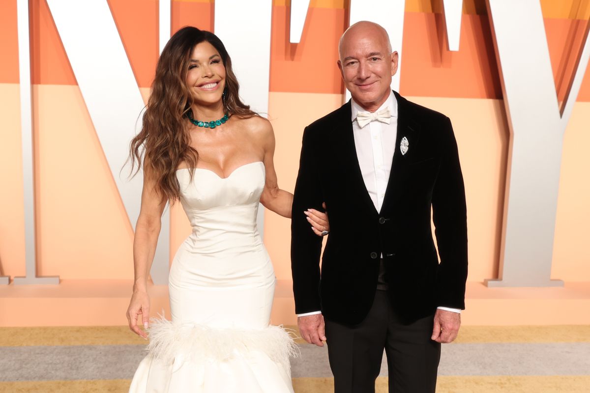 A closer look at Sanchez and Bezos' outfits