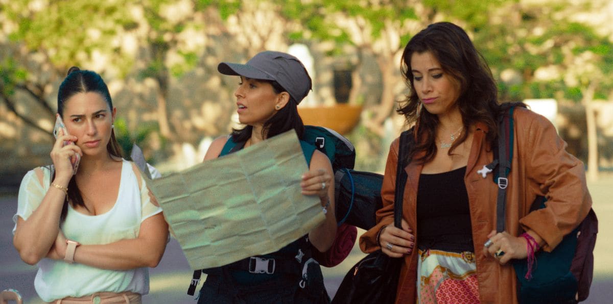 Las Tres Sister still, Virginia Novello, Marta Méndez Cross, and Valeria Maldonado