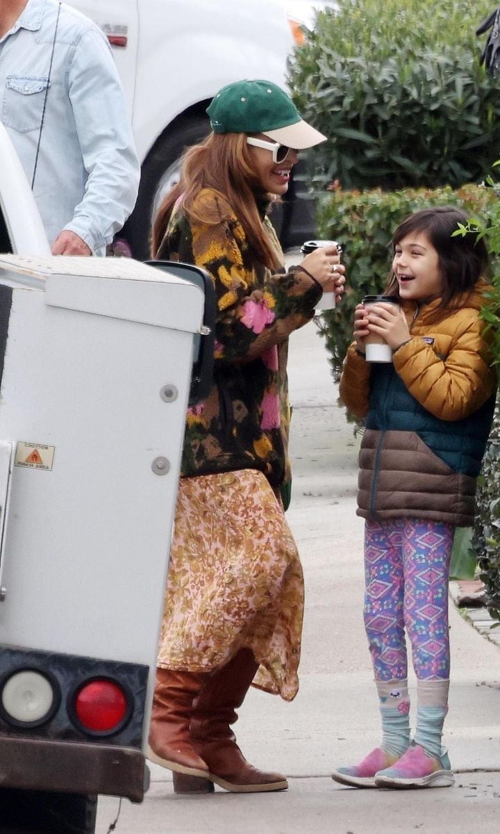 Eva Mendes and her daughter