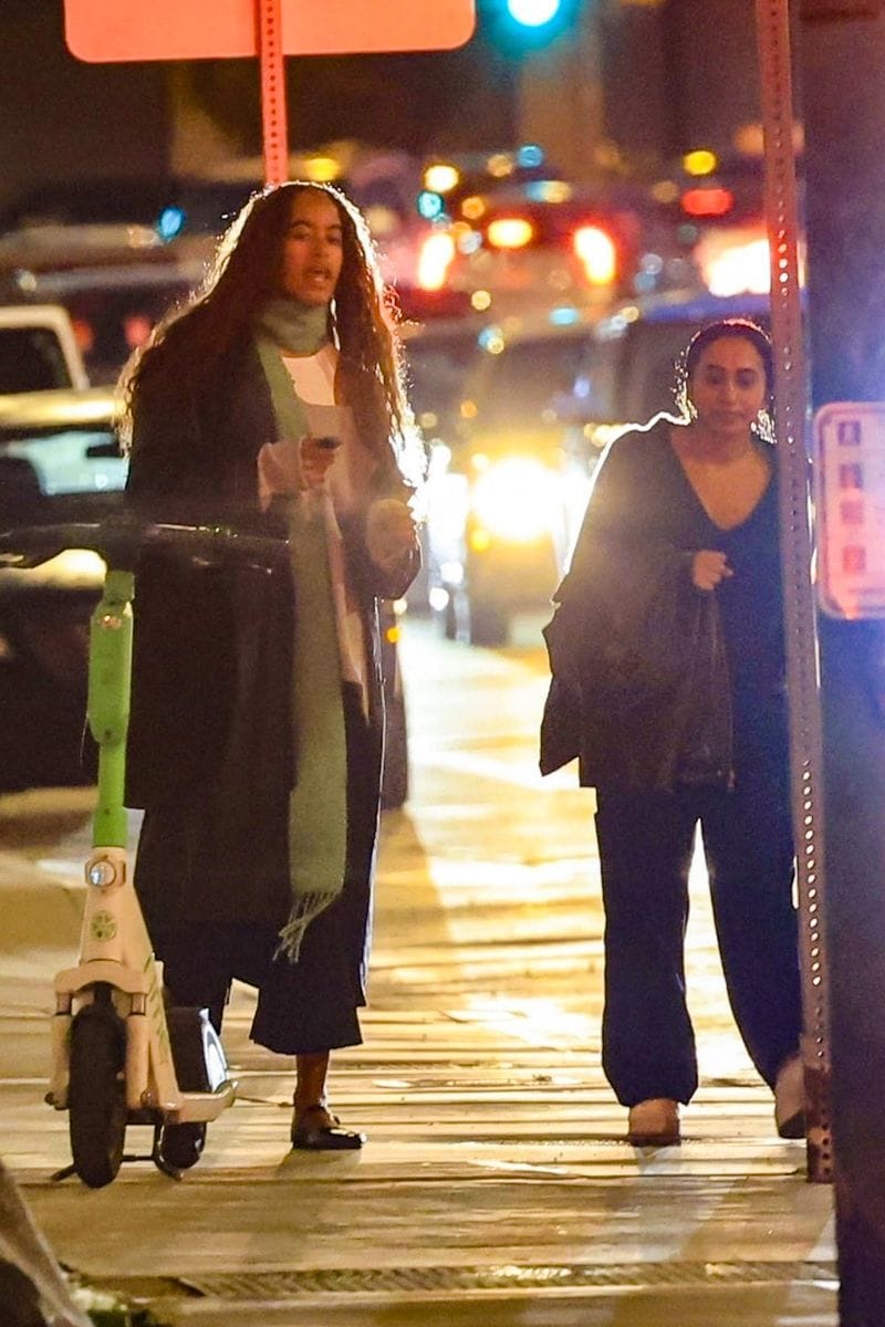 Malia Obama shows off her stylish layering skills in latest outing