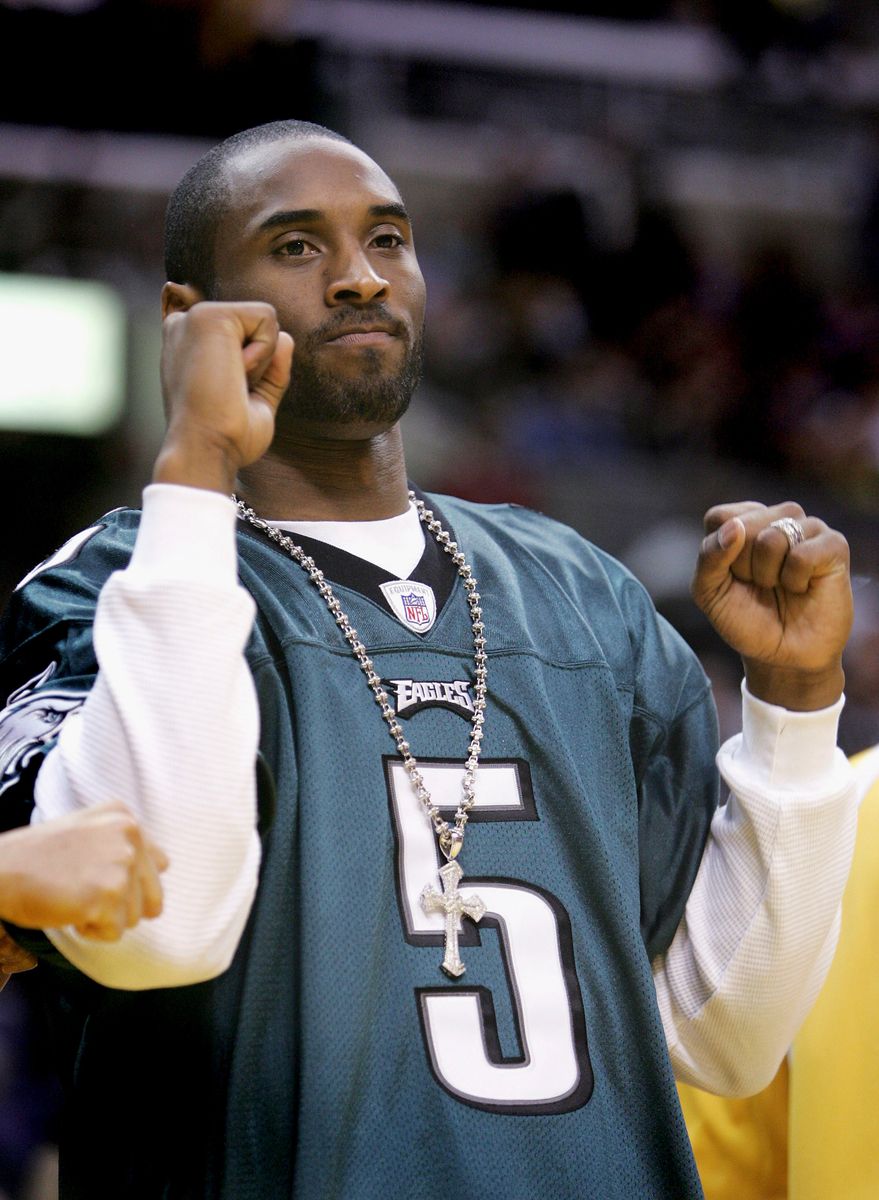 LOS ANGELES - FEBRUARY 3:  Kobe Bryant wears a Philadelphia Eagles jersey at the game between the Los Angeles Lakers and the San Antonio Spurs on February 3, 2005 at Staples Center in Los Angeles, California. (Photo by Vince Bucci/Getty Images)