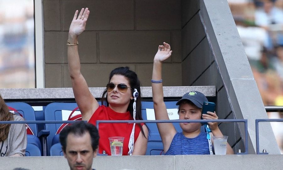 Debra Messing and her son Roman Zelman had no problem showing off their super fandom during the men's final match.
Photo: Jean Catuffe/GC Images