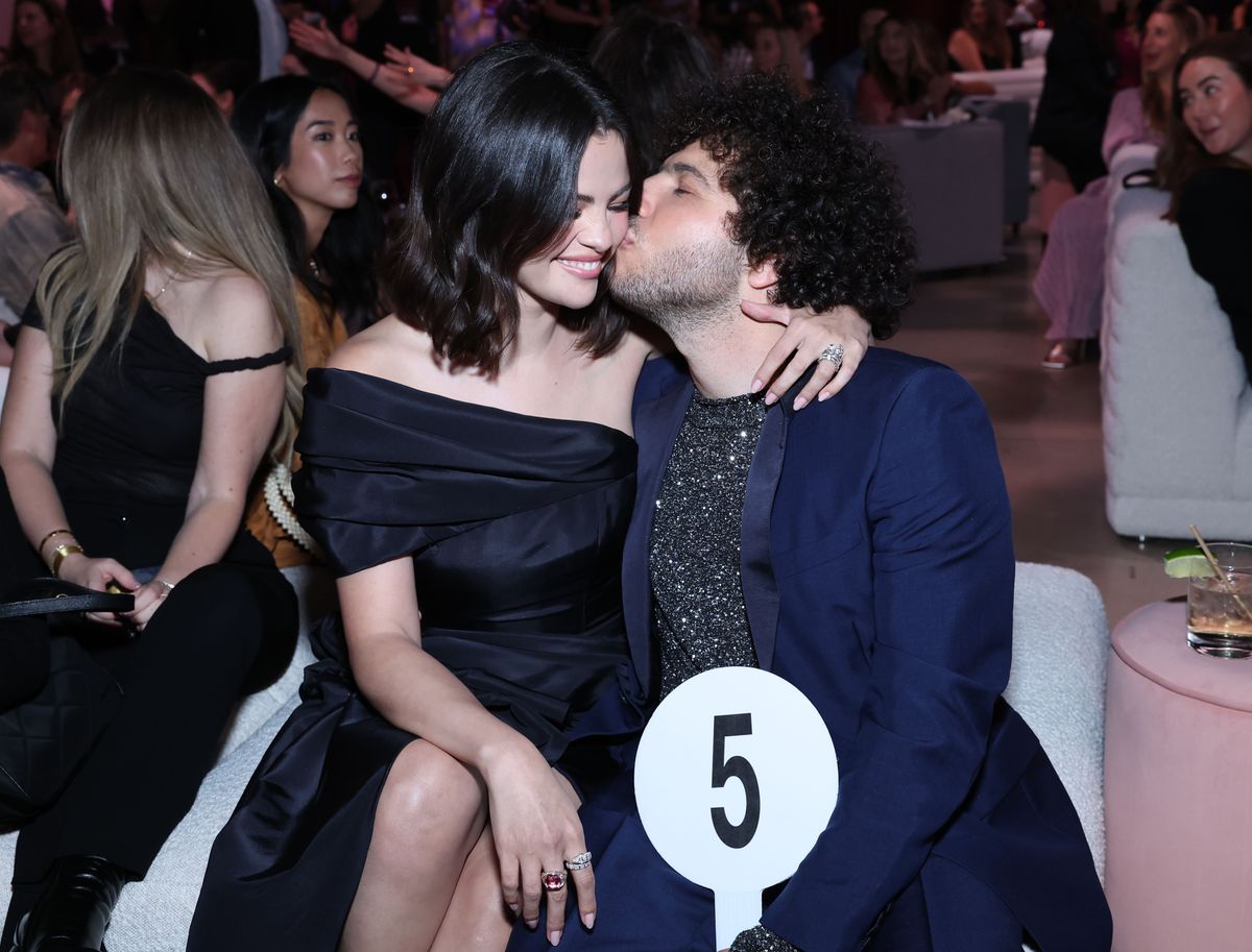 For the first time, Selena was accompanied at this gala by her boyfriend, Benny Blanco
