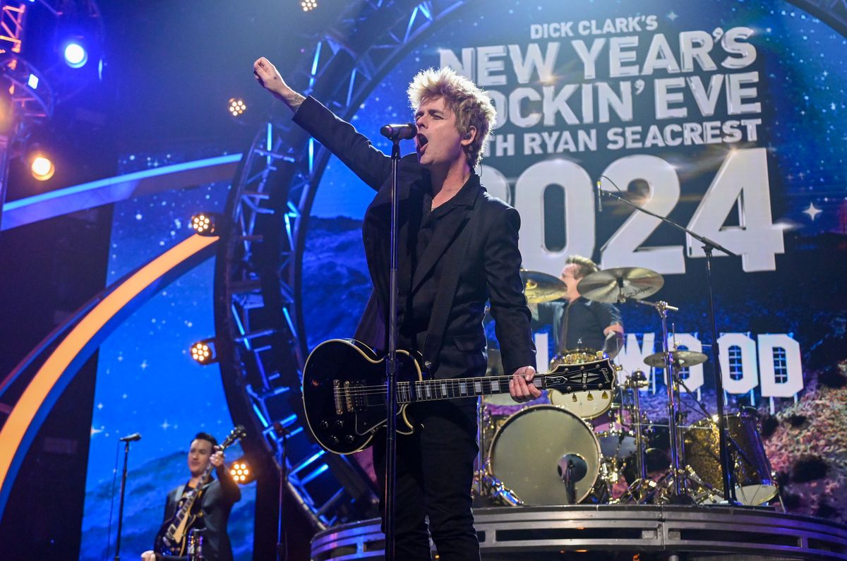  Billie Joe Armstrong of Green Day performs during Dick Clark's New Year's Rockin' Eve