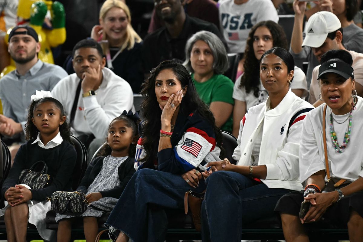 Vanessa Bryant, her daughters, and Dawn Staley