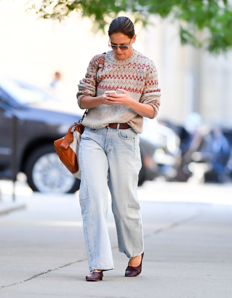 Katie Holmes is pictured stepping out in New York City. The American actress carried a Tusting Como Explorer tote bag and wore an A.P.C sweater, jeans, and a pair of flats.