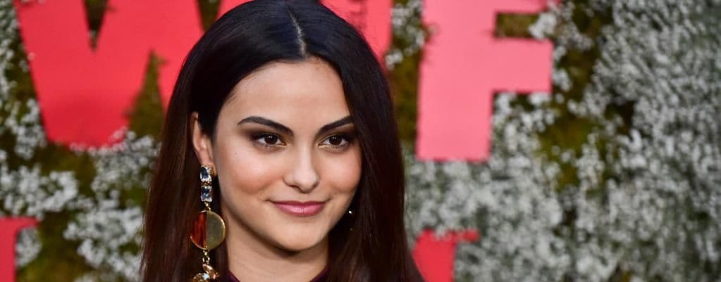 camila-mendes-holiday