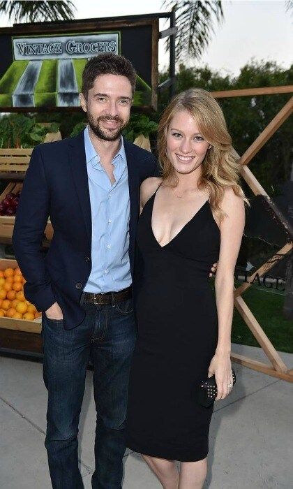 June 25: Topher Grace and his new wife Ashley Hinshaw made one of their first post-wedding appearances at the Just Jared and Vintage Grocers private dinner in Malibu.
<br>
Photo: Michael Kutach