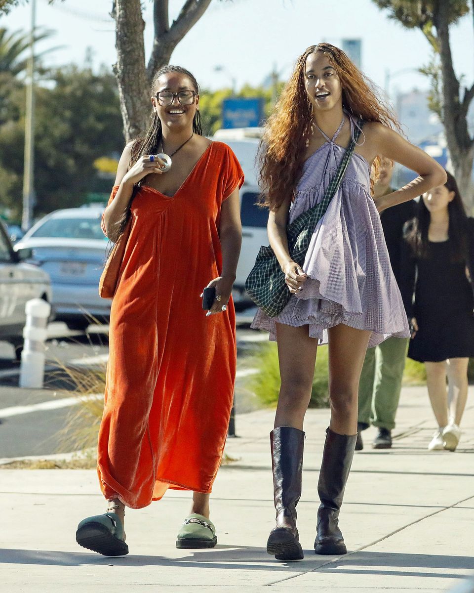 The Obama sisters Sasha and Malia are seen lunching with friends 