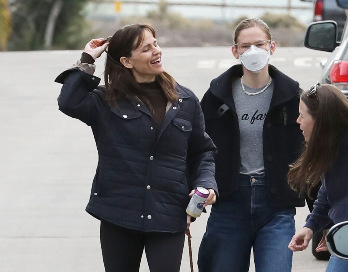 Jennifer Garner and Violet Affleck over Thanksgiving break