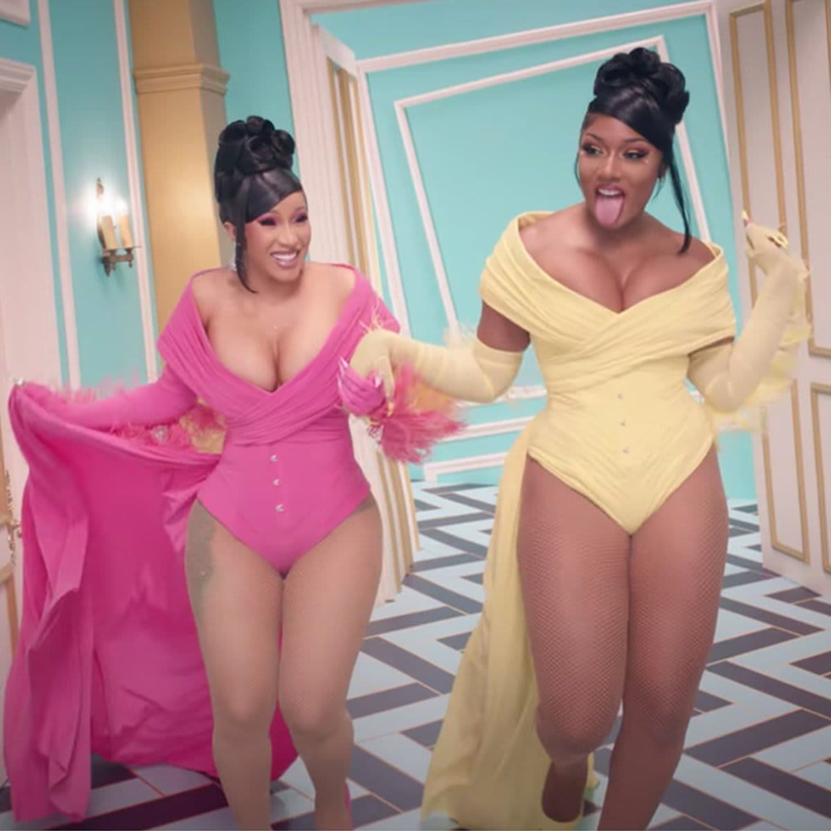 Cardi B ft. Megan Thee Stallion "WAP"