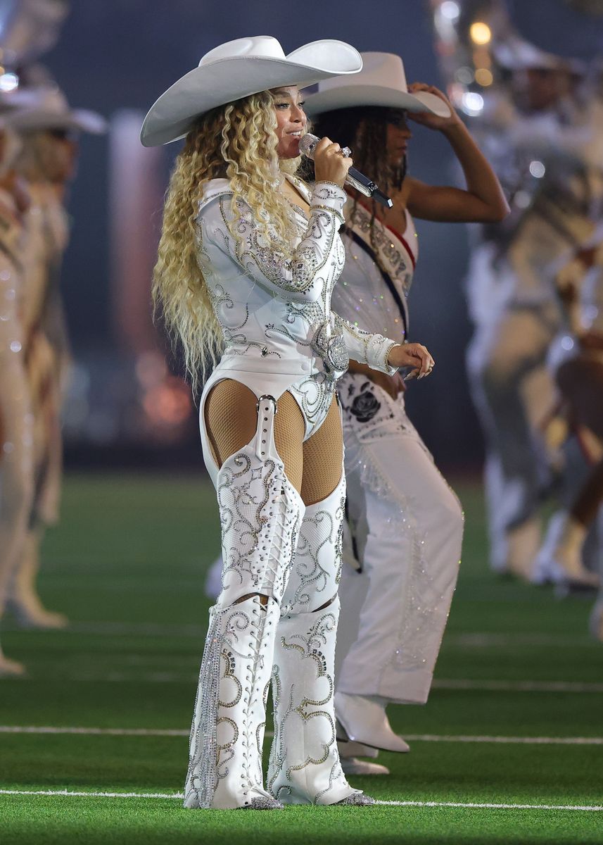  BeyoncÃ© performs with daughter, Blue Ivy, during the halftime show for the game between the Baltimore Ravens and the Houston Texans at NRG Stadium on December 25, 2024 in Houston, Texas. (Photo by Alex Slitz/Getty Images)