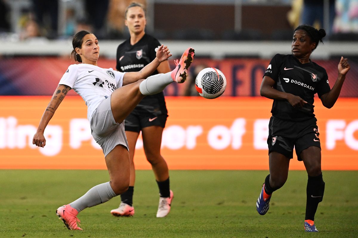 SAN JOSE, CALIFORNIA - JULY 26: Deyna Castellanos #10 of Bay FC attempts to settle a ball against the Angel City FC in the first half at PayPal Park on July 26, 2024 in San Jose, California. (Photo by Eakin Howard/Getty Images)