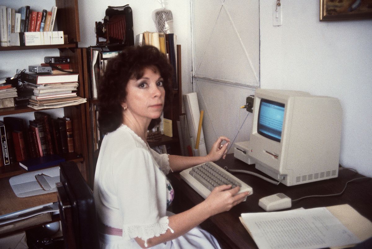 Isabel Allende poses in her house in Caracas in 1985