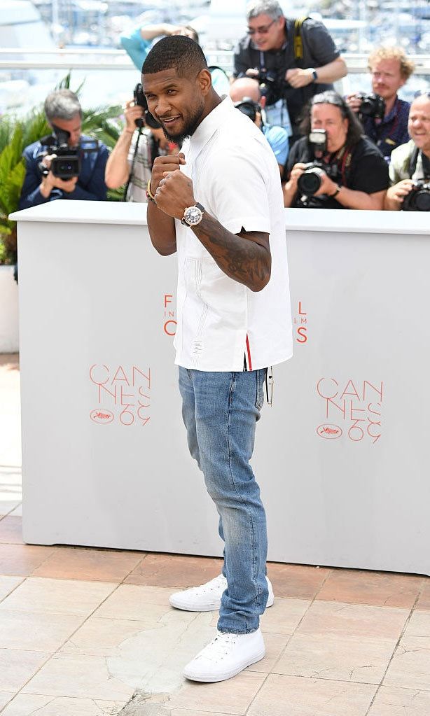 Watch out! Usher put his fists up at the <i>Hands Of Stone</i> photocall at the Palais des Festivals.
<br>
Photo: Venturelli/WireImage