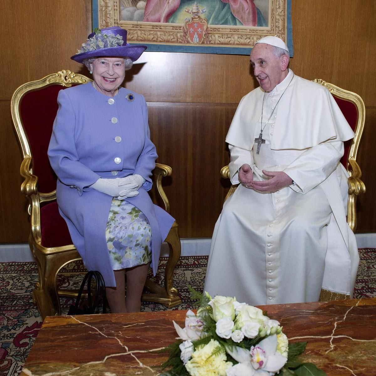 Queen Elizabeth pictured with Pope Francis in 2014