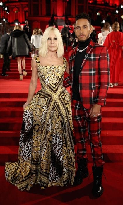 Donatella Versace was accompanied by racecar superstar Lewis Hamilton, who gave everyone major holiday-inspiration, to the 2017 Fashion Awards.
Photo: Getty Images