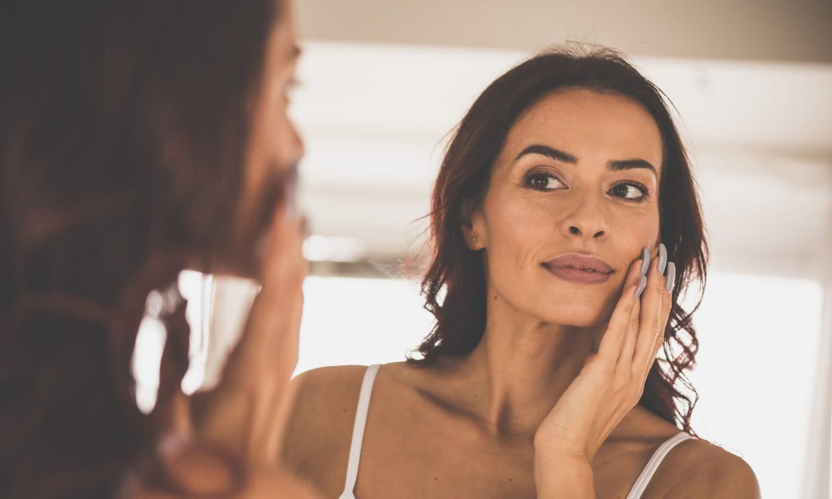 La belleza del cutis la brinda mantenerlo libre de maquillaje, protegerlo del sol e hidratarlo diariamente