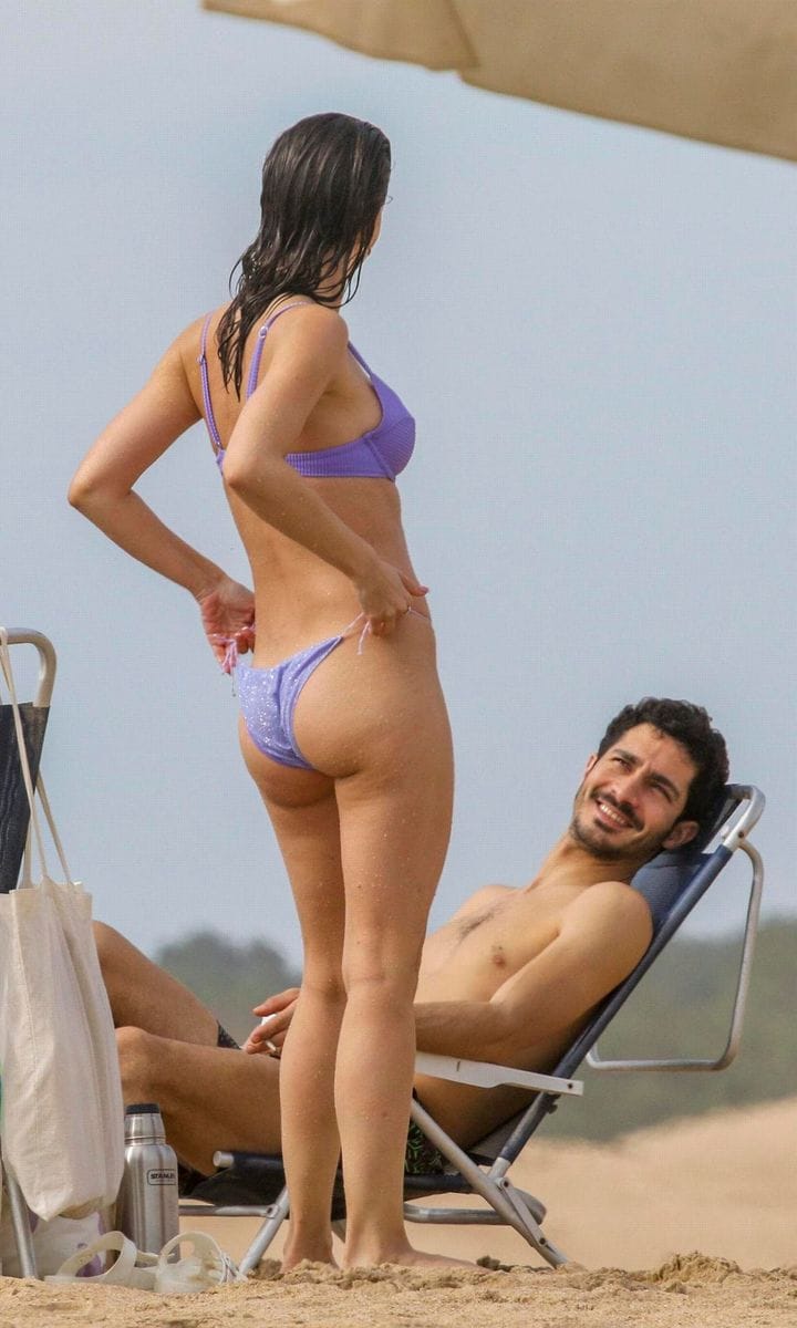 Úrsula Corberó and Chino Darín enjoy a sunny beach day in Uruguay