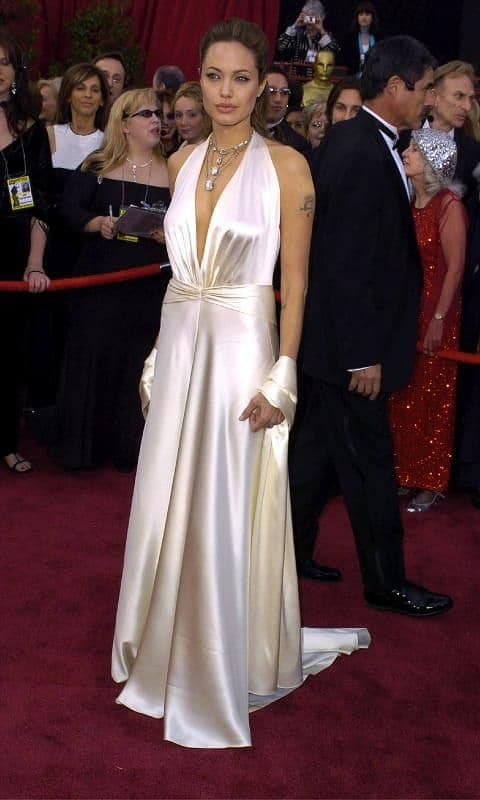 Angelina lucio un modelo de Marc Bower en los Oscars 2004