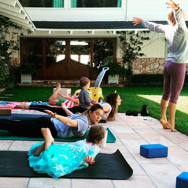 <a href="https://us.hellomagazine.com/tags/1/drew-barrymore/"><strong>Drew Barrymore</strong></a> participated in the world's cutest yoga class with her daughter Olive, who wore a princess gown for the shared fitness moment.
Photo: Instagram/@drewbarrymore