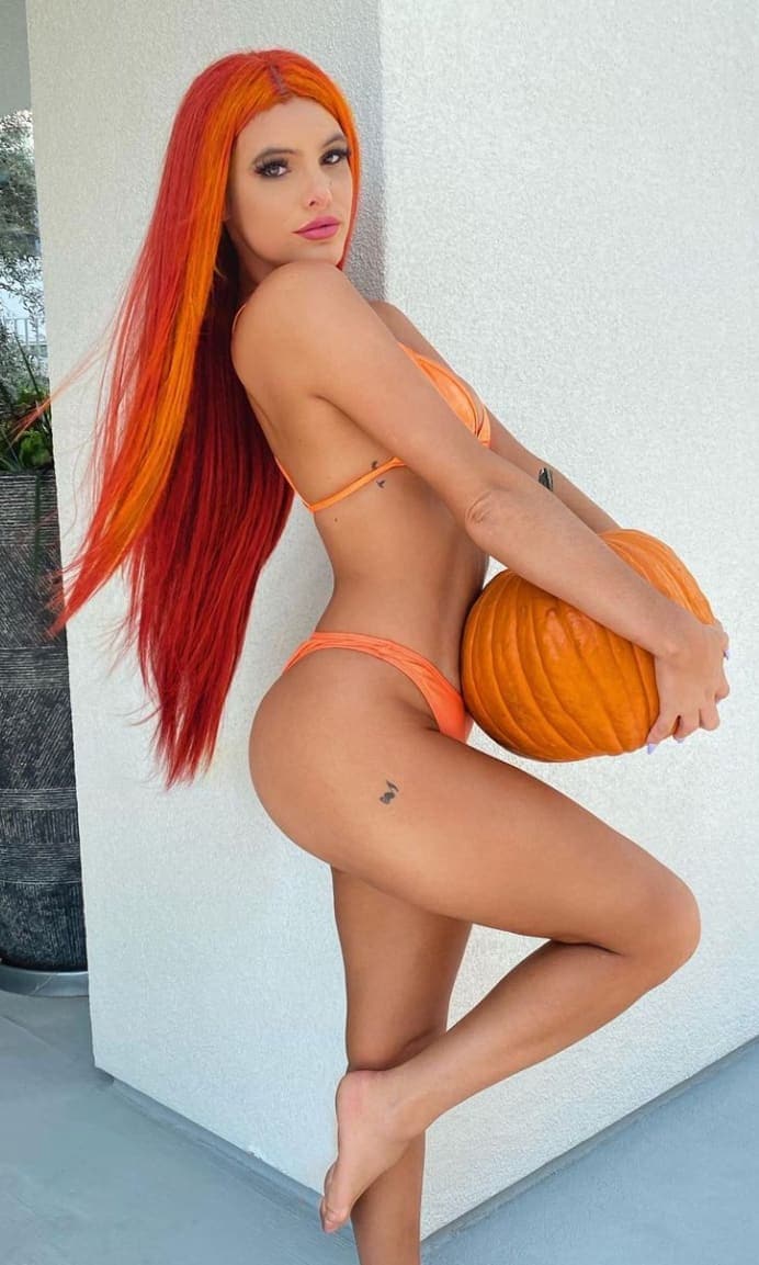 Lele shows off her slim and sexy curves for Halloween.