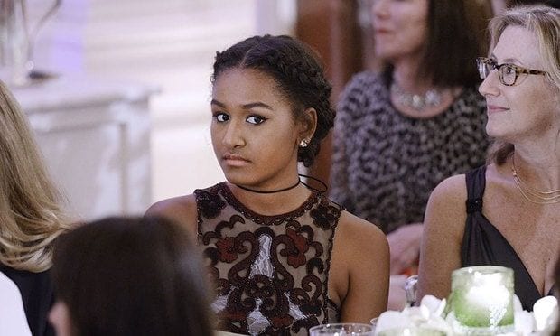 Sasha was very much on trend, with her hair in braids and her gown accessorized with a 1990s-style choker.
<br>
Photo: Getty Images