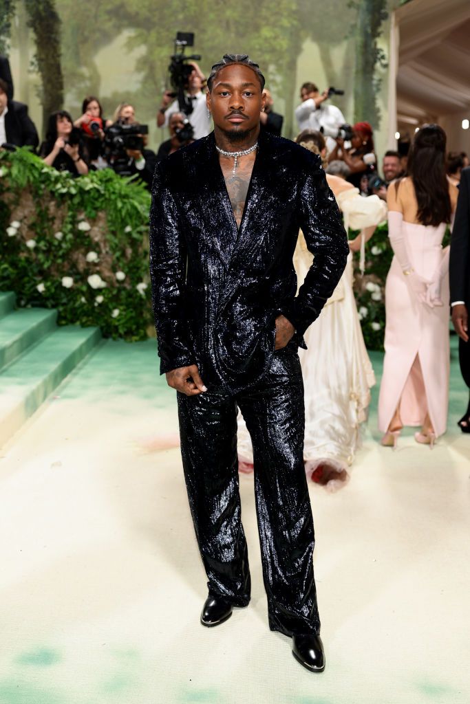 Stefon Diggs asiste a la Gala Met 2024 celebrando "Bellezas durmientes: moda despierta" en el Museo Metropolitano de Arte el 6 de mayo de 2024 en la ciudad de Nueva York. 