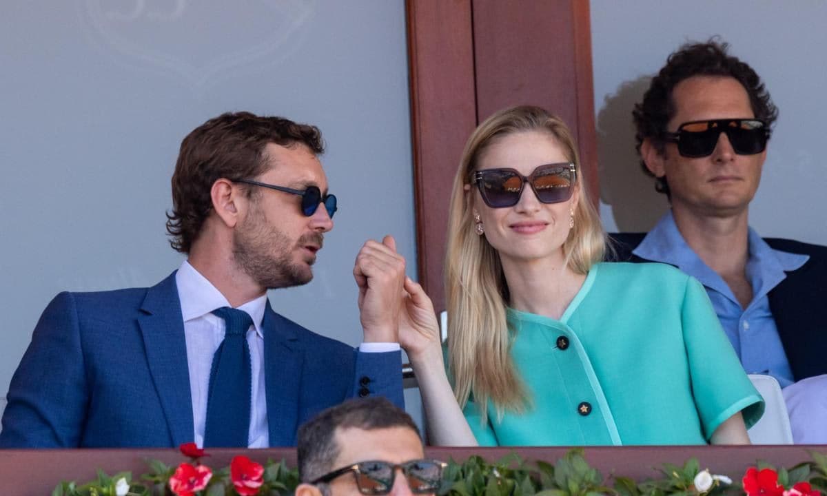 The stylish couple held hands at the tennis match on April 14.