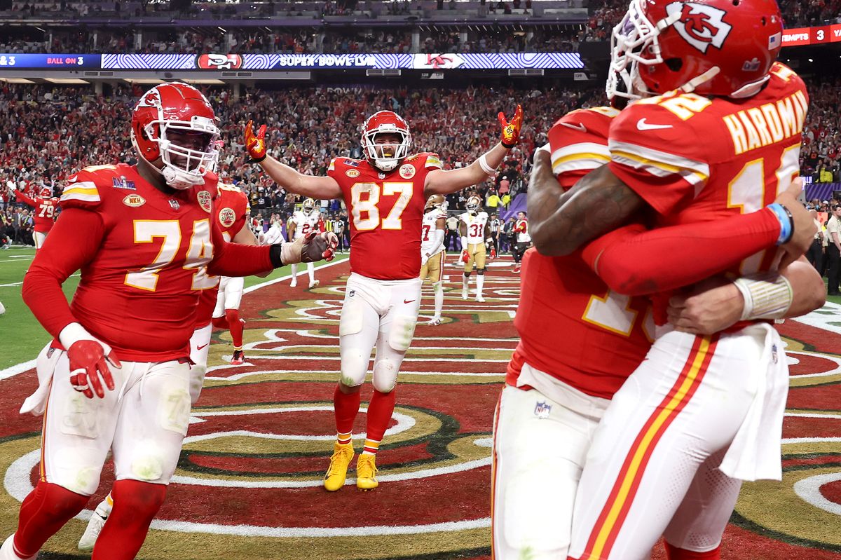  Mecole Hardman Jr. #12 of the Kansas City Chiefs celebrates with Patrick Mahomes #15 and Travis Kelce #87 and teammates after catching the game-winning touchdown pass to defeat the San Francisco 49ers 25-22 during Super Bowl LVIII at Allegiant Stadium on February 11, 2024 in Las Vegas, Nevada. (Photo by Ezra Shaw/Getty Images) 