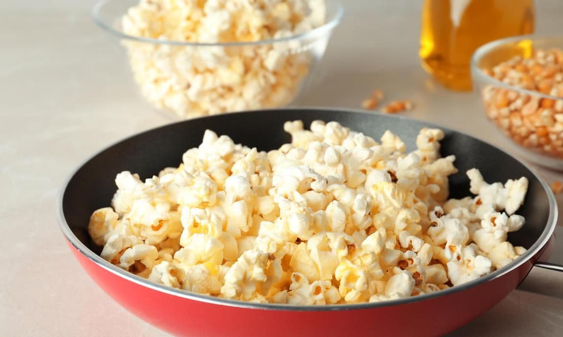 Pan with tasty popcorn on a table