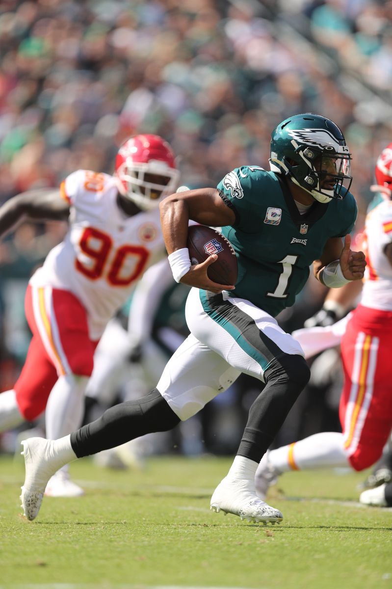  Jalen Hurts #1 of the Philadelphia Eagles runs upfield during an NFL football game against the Kansas City Chiefs at Lincoln Financial Field on October 3, 2021 in Philadelphia, Pennsylvania. (Photo by Perry Knotts/Getty Images) 