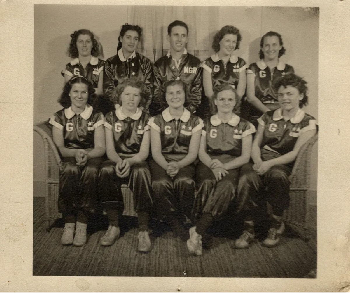 Marge Villa poses (front row, center) with her teammates from the Garvey Stars.