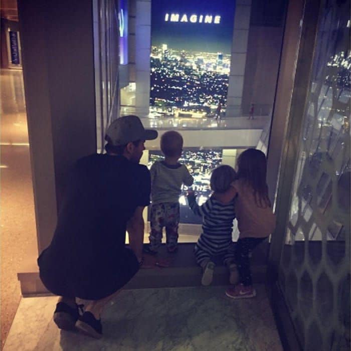 Following a trip to Boston, Chris took some time out look out over the city's skyline with his children, before they flew back to Australia.
<br>
Photo: Instagram/@elsapatakyconfidential