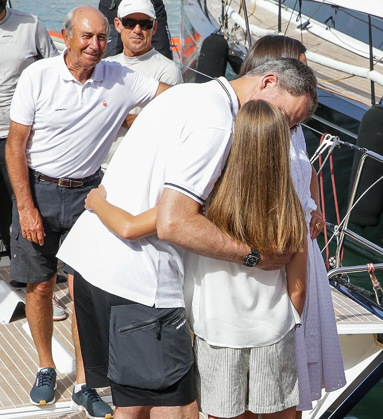 Queen Letizia and King Felipe in Mallorca with Princess Leonor and Infanta Sofia