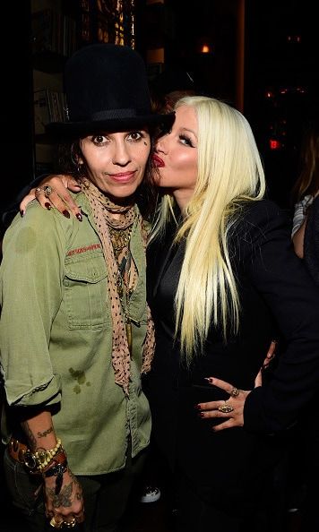 January 5: Quick kiss! Christina Aguilera helped pal Linda Perry celebrate her new song for the film 'FreeHeld' in Los Angeles.
<br>
Photo: Getty Images