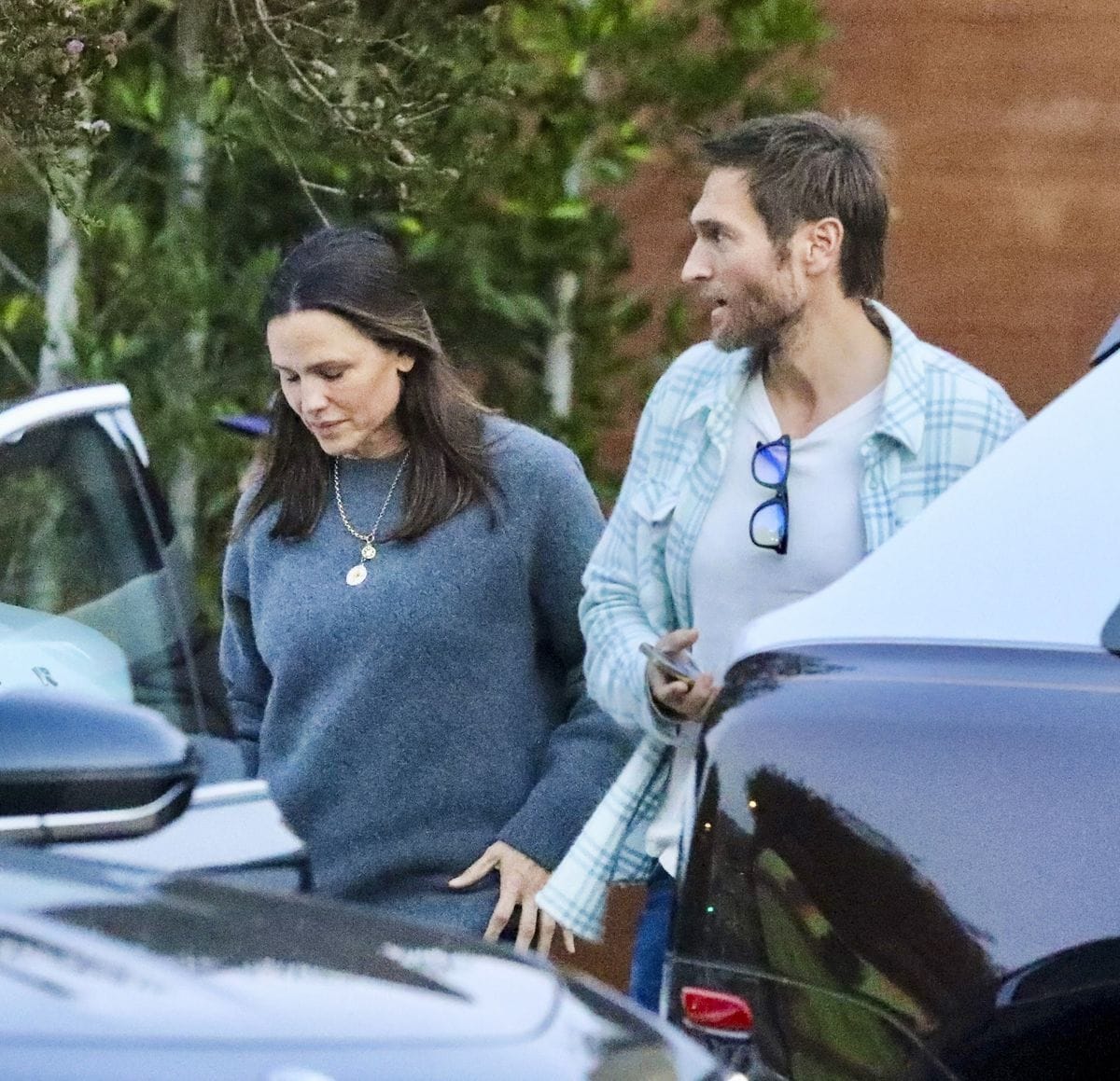 Jennifer Garner was spotted enjoying a romantic dinner with her boyfriend, businessman John C. Miller. 