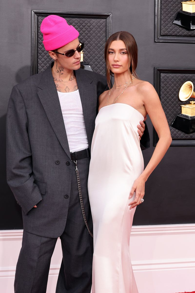 LAS VEGAS, NEVADA - APRIL 03: (L-R) Justin Bieber and Hailey Bieber attend the 64th Annual GRAMMY Awards at MGM Grand Garden Arena on April 03, 2022 in Las Vegas, Nevada. (Photo by Amy Sussman/Getty Images)