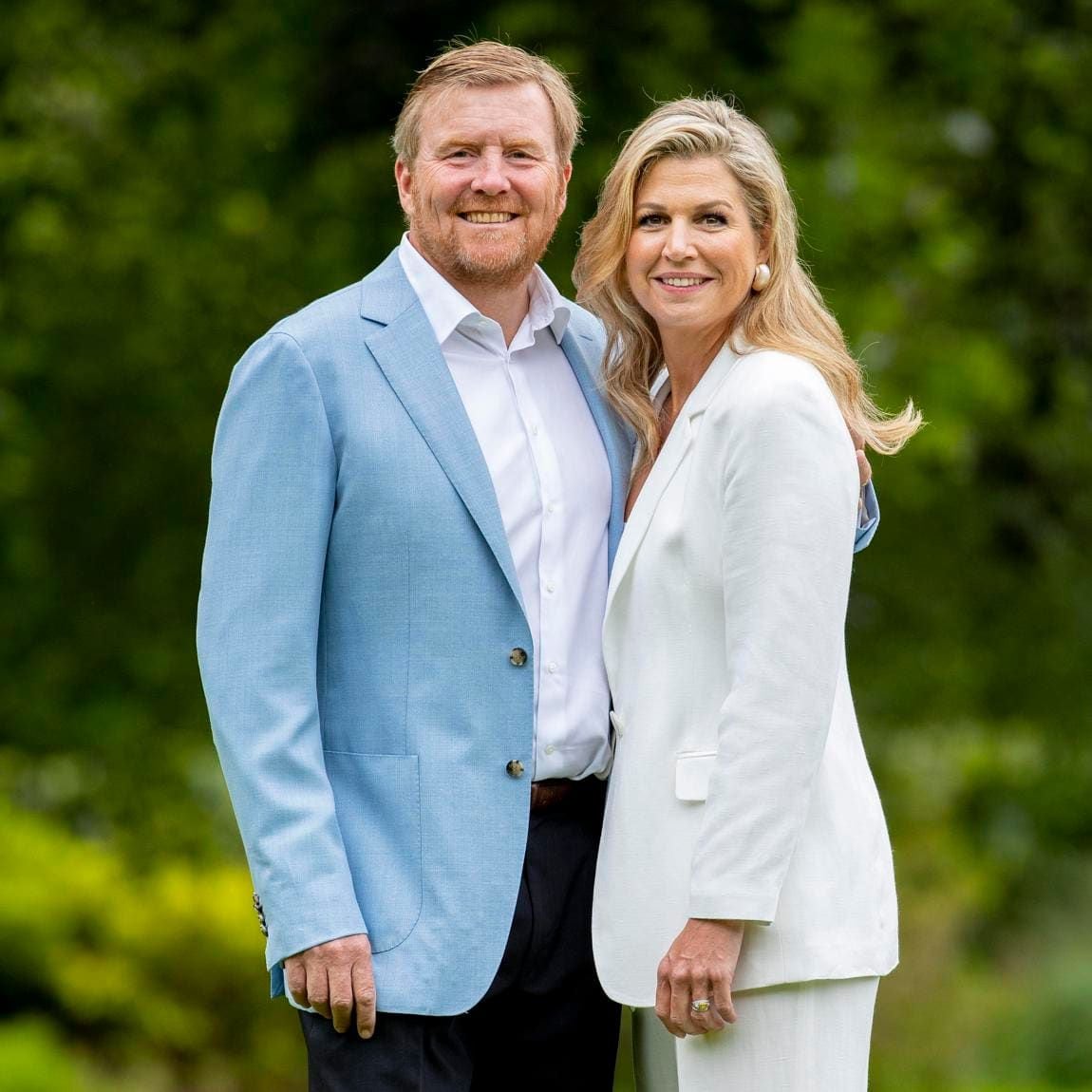 Queen Maxima and King Willem Alexander apologize for vacation photo