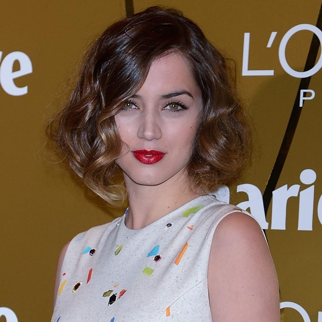 Ana de Armas with a bob cut and red lips