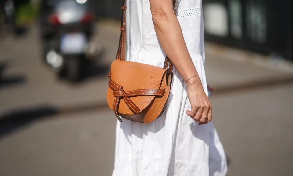 Bolso cruzado visto en la Paris Fashion Week 2019