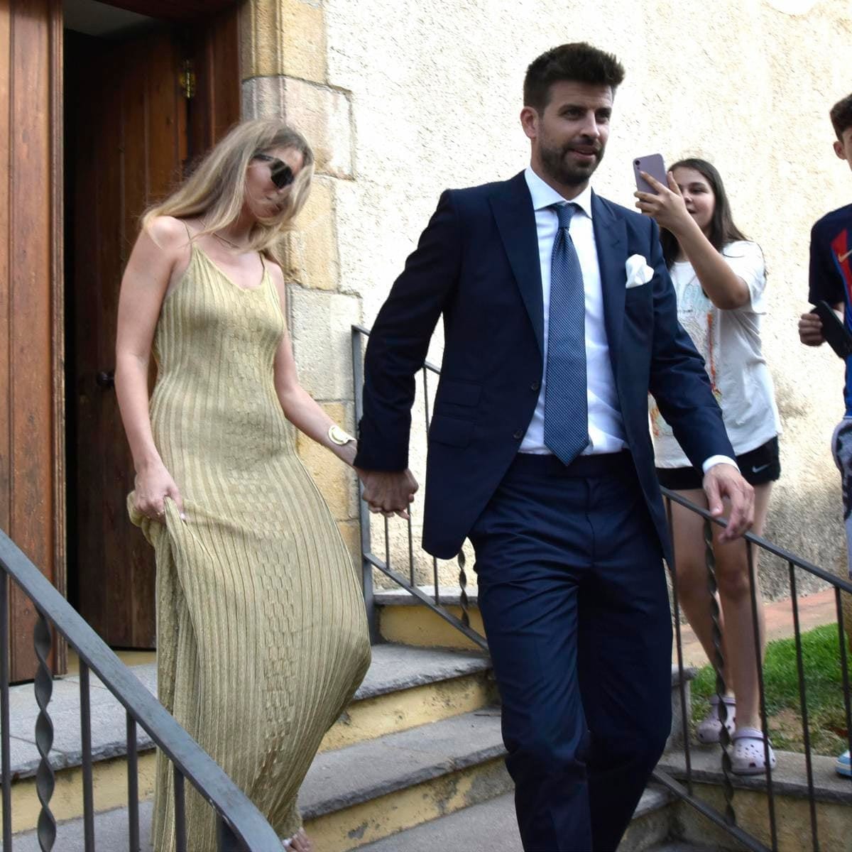 Piqué and Clara Chía were all smiles at a wedding in Spain [Photos]