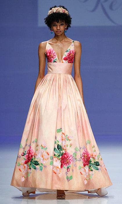 This standout bride is just peachy in a red carpet ready Alejandro Resta gown with bold floral detaling on the bodice and skirt.
Photo: Getty Images