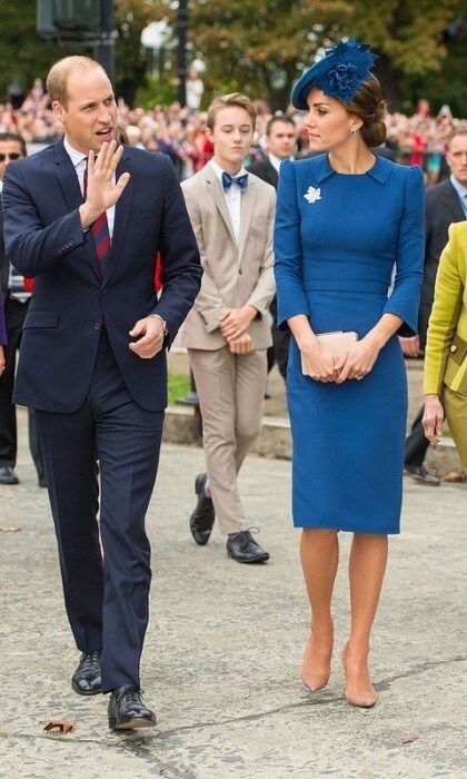 For her arrival into Canada for their 2016 royal tour, <a href="https://us.hellomagazine.com/tags/1/kate-middleton/"><strong>Kate Middleton</strong></a> opted for a Jenny Packham blue dress with a matching hat from Lock Hatters. She accessorized with the Queen's maple leaf brooch.
Photo: Dominic Lipinski-Pool/Getty Images