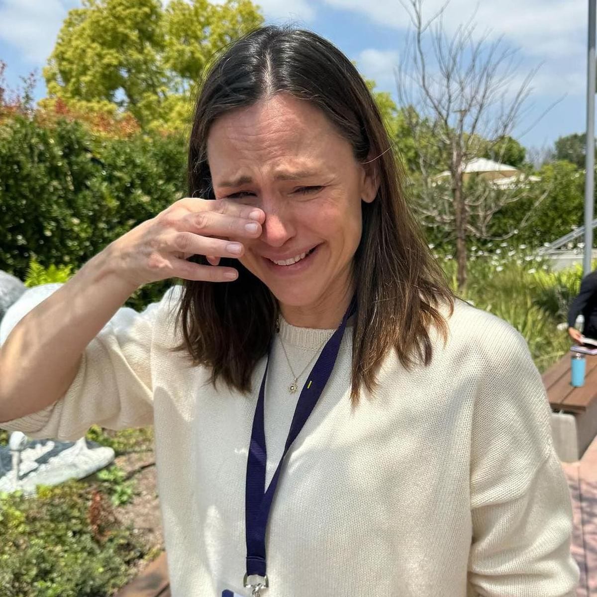 Jennifer Garner, moved to tears by her daughter’s graduation