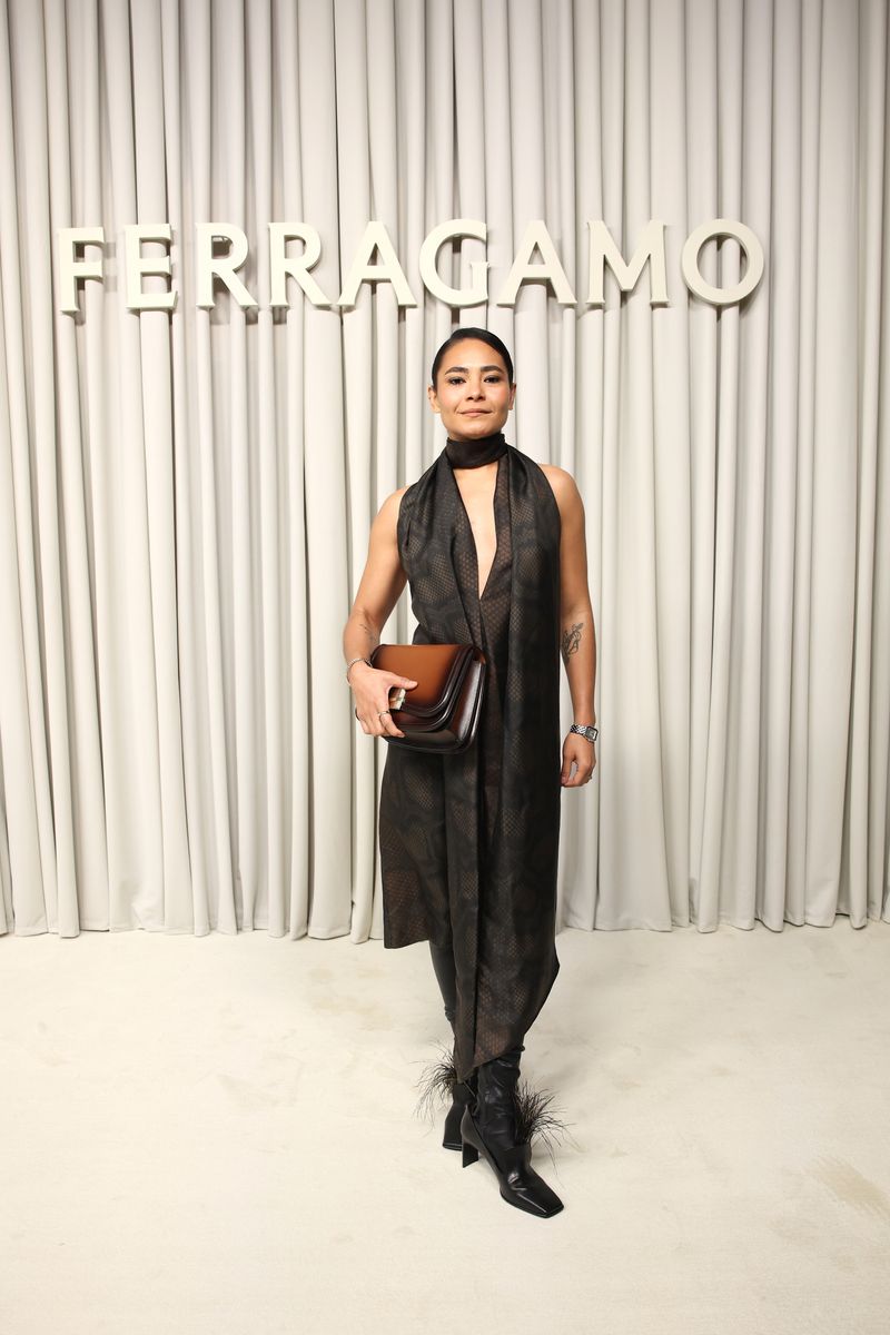 MILAN, ITALIA - 21 SEPTEMBER: Mabel Cadena menghadiri Peragaan Busana Ferragamo Spring/Summer 2025 selama Milan Fashion Week Spring/Summer 2025 pada 21 September 2024 di Milan, Italia. (Foto oleh Daniele Venturelli/Getty Images untuk Ferragamo)